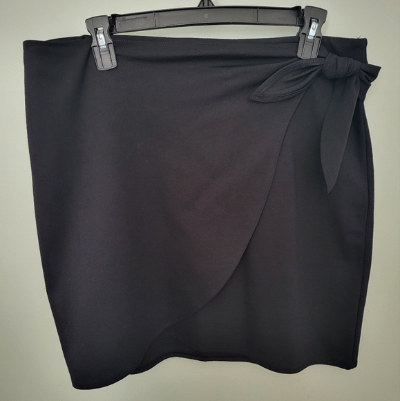 Loft Women Medium Black Wrap Tie  Stretch Skirt Casual Career Above Knee - Picture 1 of 9
